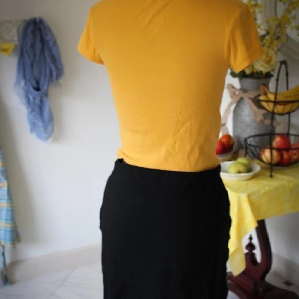 Francesca skirt size small mini skirt embroidered